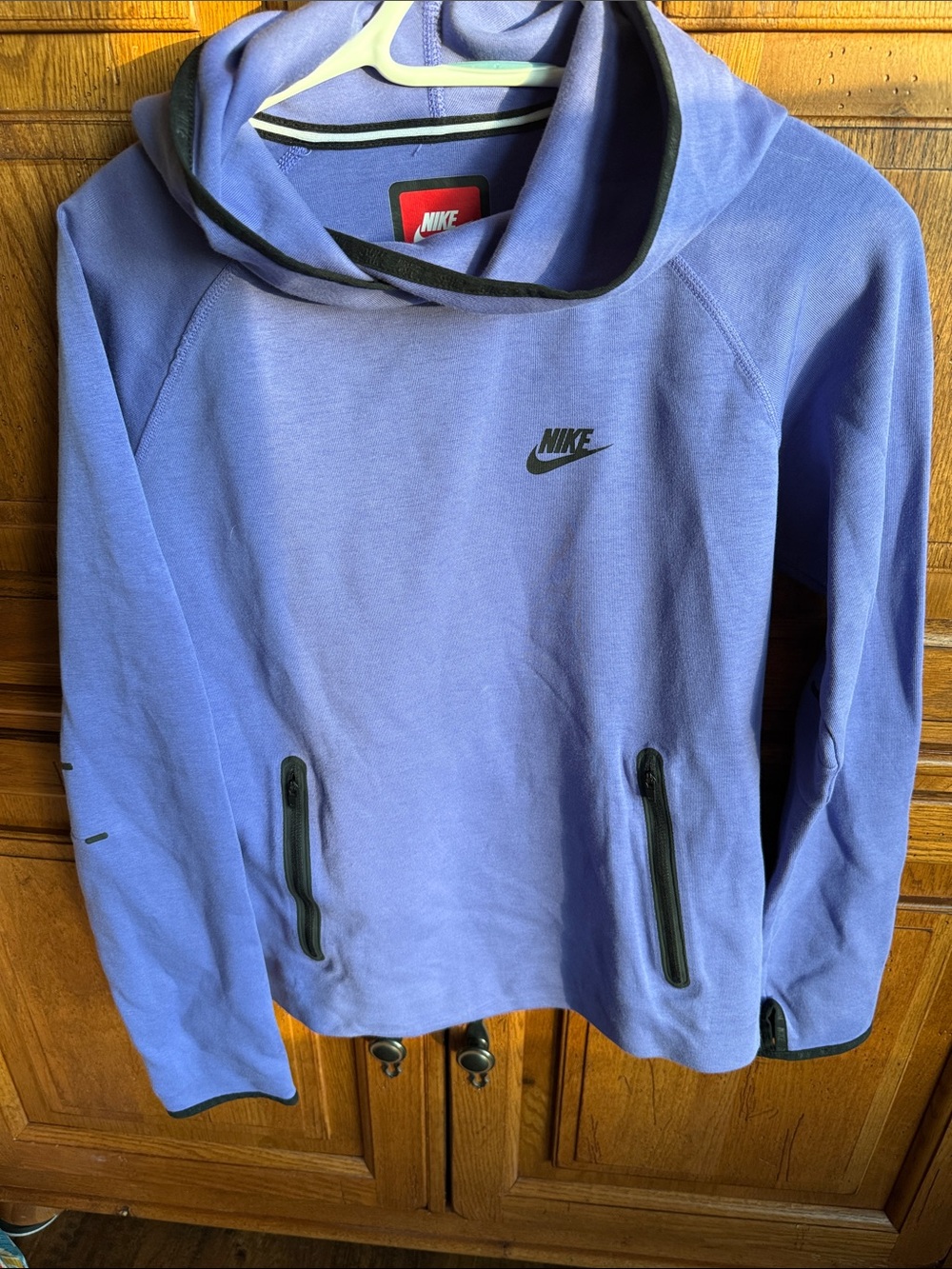 Nike women’s Lavender/Black Hooded Pullover Jacket